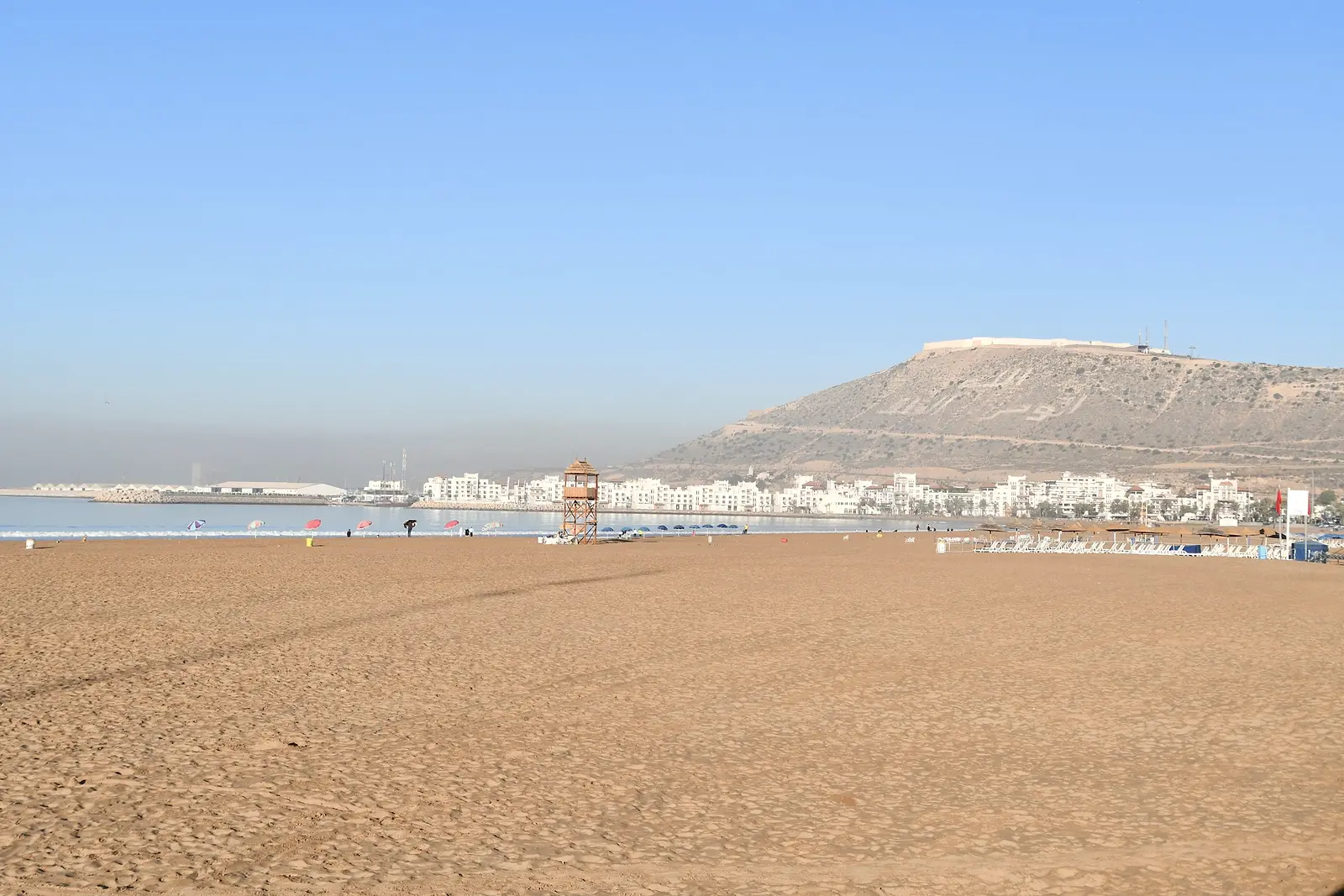 La plage d’Agadir et la colline de la kasbah