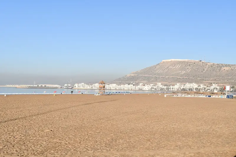 La plage d’Agadir et la colline de la kasbah